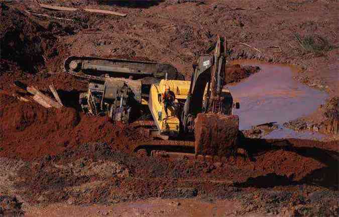 Imagem do perodo de buscas por corpos depois do rompimento da barragem(foto: Edesio Ferreira/EM/D.A Press. )