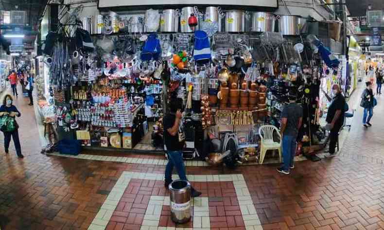 Movimento no Mercado Central era tranquilo nas primeiras horas de reabertura nesta segunda(foto: Edesio Ferreira/EM/D.A Press)