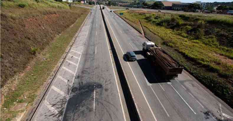 Piso mnimo  considerado o principal ganho conquistado pelos caminhoneiros para evitar greves, como a que foi realizada em maio de 2018, e as recentes ameaas da categoria de fazer novas paralisaes(foto: Edsio Ferreira/EM/D.A Press %u2013 31/5/18)