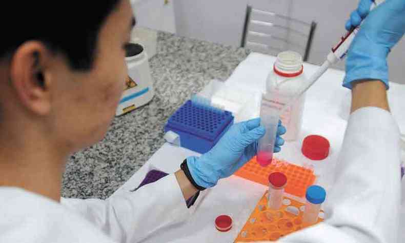 Laboratrio do CT Vacinas da UFMG: pesquisadores temem por vacinas contra a COVID-19 no Brasil, diante de polarizao poltica e fake news(foto: Tlio Santos/EM/D.A Press - 10/2/20)