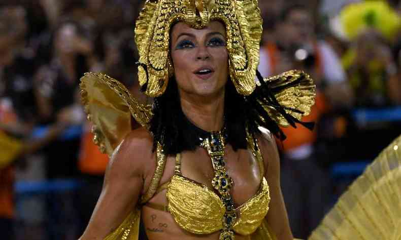 A atriz Paolla Oliveira, rainha da Grande Rio, vestida de Clepatra(foto: CARL DE SOUZA /AFP )
