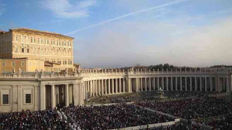 Obras de Papa Alexandre 7 marcam o Vaticano at hoje, como o conjunto de colunas da Praa So Pedro, do escultor e arquiteto Gian Lorenzo Bernini(foto: Edison Veiga)