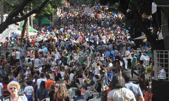 Festividades que começaram às 11h da manhã vão até às 20h deste domingo e lotaram a Avenida Getúlio Vargas(foto: Marcos Vieira/EM/D.A PRESS) Festividades que começaram às 11h da manhã vão até às 20h deste domingo e lotaram a Avenida Getúlio Vargas(foto: Marcos Vieira/EM/D.A PRESS)