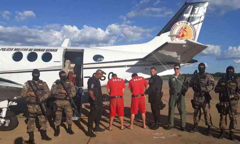 Detentos foram transferidos em um avio da Polcia Militar (PM) para um presdio federal(foto: Polcia Militar (PM) / Divulgao)