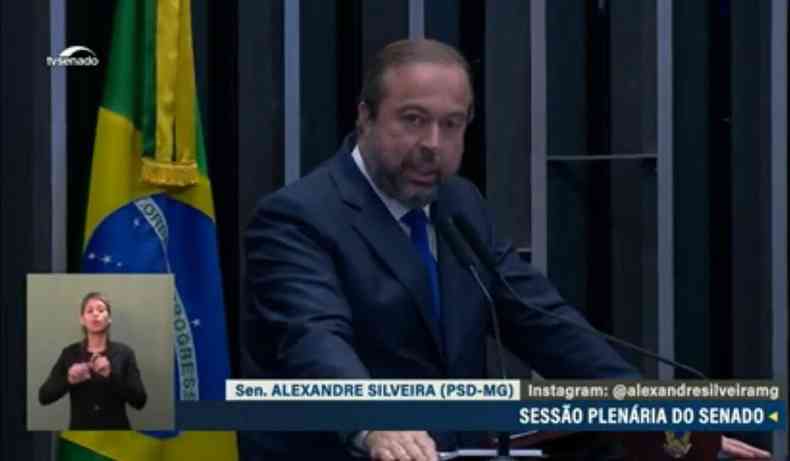 Alexandre Silveira em discurso no Senado.