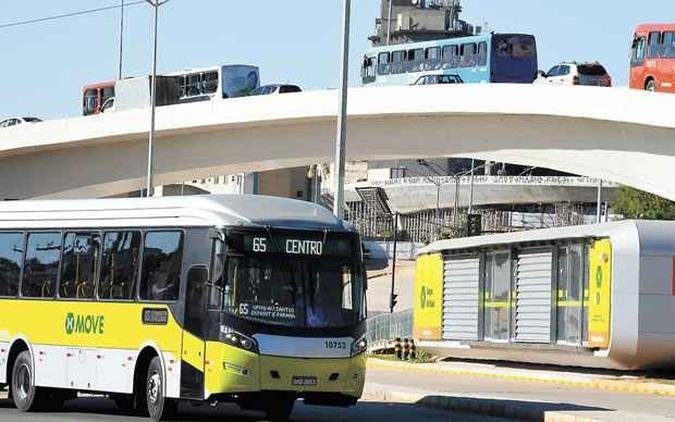 Coletivo do BRT/Move em circula��o na cidade: sete das nove linhas atrasadas que partem ou partir�o das esta��es de integra��o Venda Nova e Vilarinho do novo sistema s�o troncais(foto: EULER J�NIOR/EM/D.A PRESS)