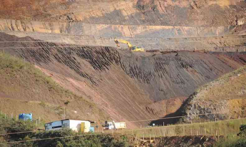 Mineradora Gute Sicht em operao na Serra do Curral