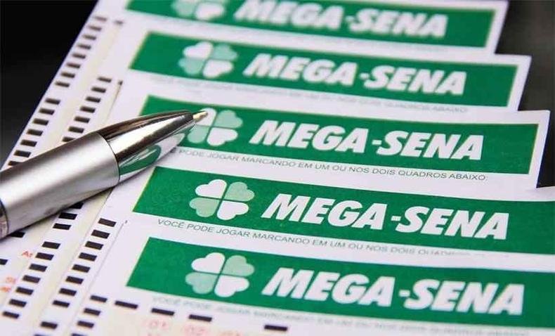 Mega-Sena acumula e prêmio estimado é de R$ 42 milhões na quinta-feira (31/8)(foto: Caixa/Divulgação) Bilhetes de aposta da Mega-Sena