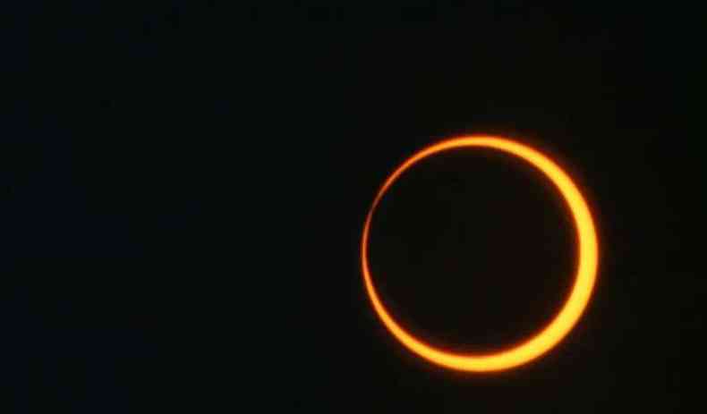 Imagem de um eclipse anular observado