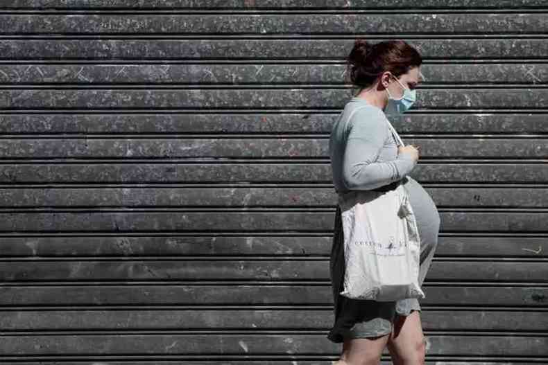 Segundo os cientistas, a forma de transmisso s poder ser confirmada com mais estudos: plano de analisar infectadas no incio da gravidez(foto: AFP / JOEL SAGET)