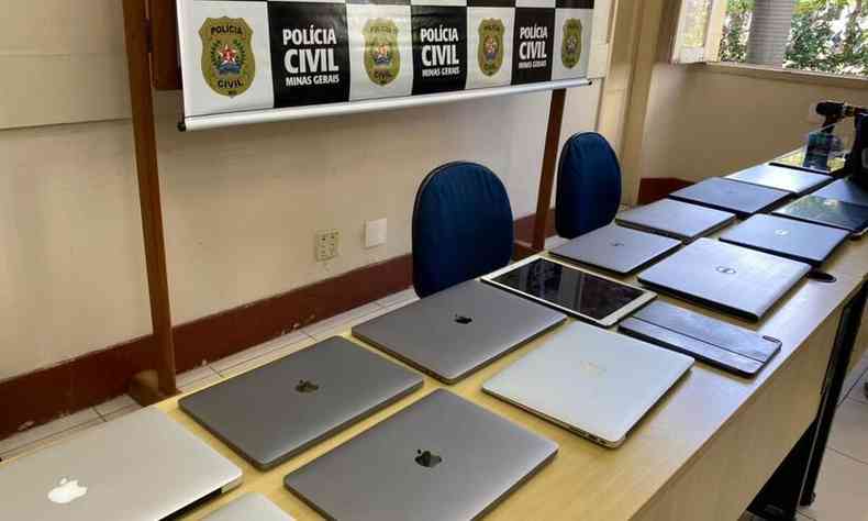 Foram recuperados 18 notebooks, e polcia tenta agora identificar os proprietrios dos equipamentos (foto: Polcia Civil/ divulgao)