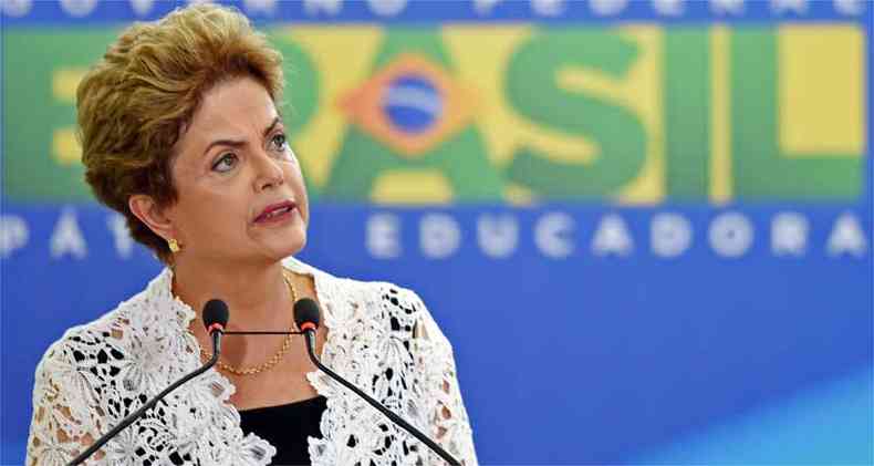 Em reunio com ministros, Dilma foi informada que o presidente da Cmara, Eduardo Cunha, comandar manobra pr-impeachment(foto: AFP PHOTO/EVARISTO SA )