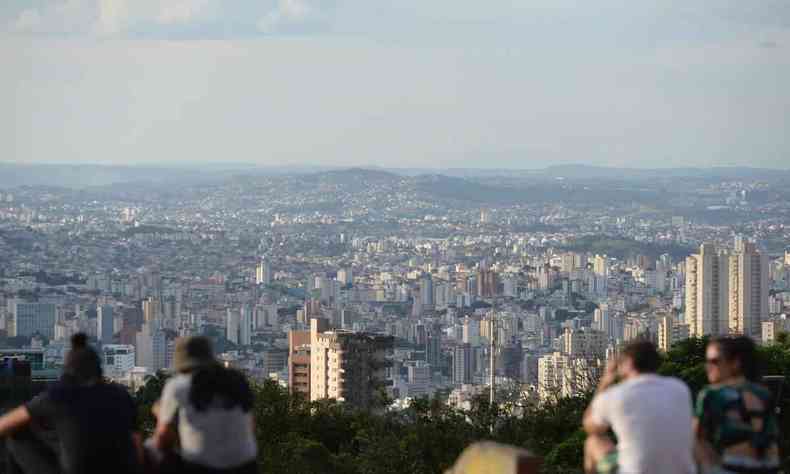 Vista de Belo Horizonte da Praa do Papa 