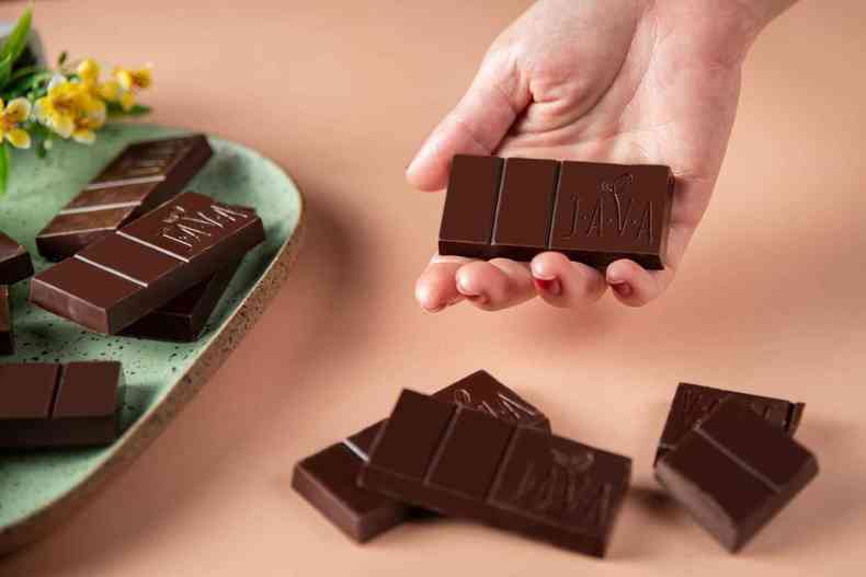 Chocolate 70% cacau recheado com caramelo cremoso da Java