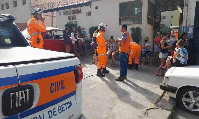 Além do Corpo de Bombeiros, a Defesa Civil de Betim e a Polícia Militar Ambiental foram acionados(foto: Arquivo Pessoal) vazamento de gás amônia em Betim