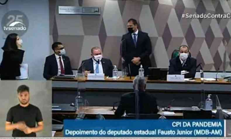 Advogada briga com Omar Aziz(foto: TV Senado/Reproduo)