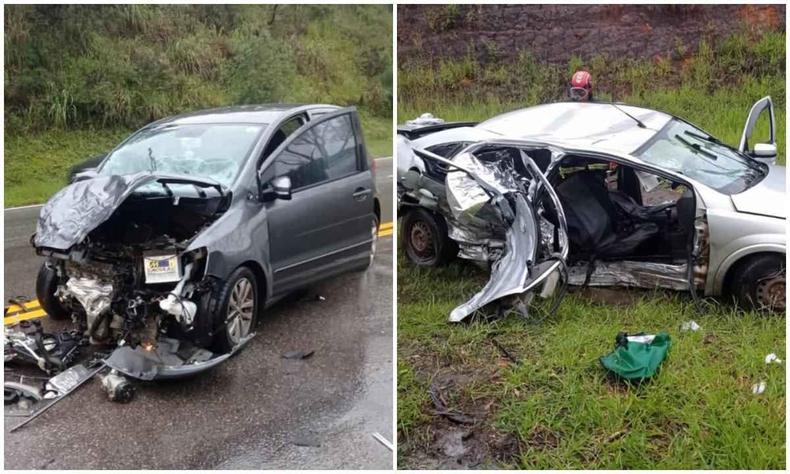 Carros destrudos aps a batida de frente