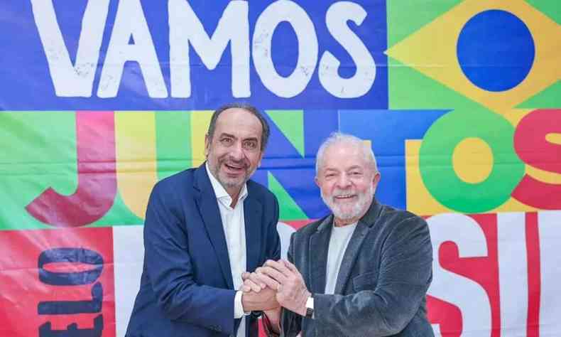 Foto de aperto de mão entre Kalil e Lula, sinalizando apoio mútuo em campanha eleitoral 