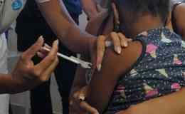 Baixa adesão à vacina: total de crianças com 2ª dose não chega a 40% em MG