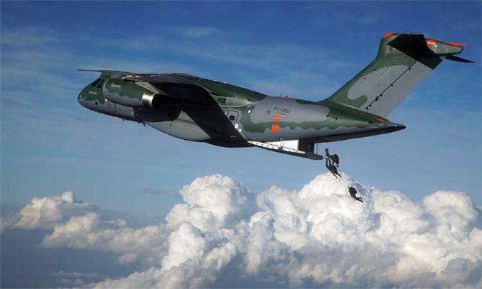 Embraer KC-390, aeronave para transporte tático/logístico e reabastecimento em voo, desenvolvido e fabricado pela Embraer Defesa e Segurança(foto: Embraer/Divulgação) Embraer KC-390, aeronave para transporte tático/logístico e reabastecimento em voo, desenvolvido e fabricado pela Embraer Defesa e Segurança(foto: Embraer/Divulgação)