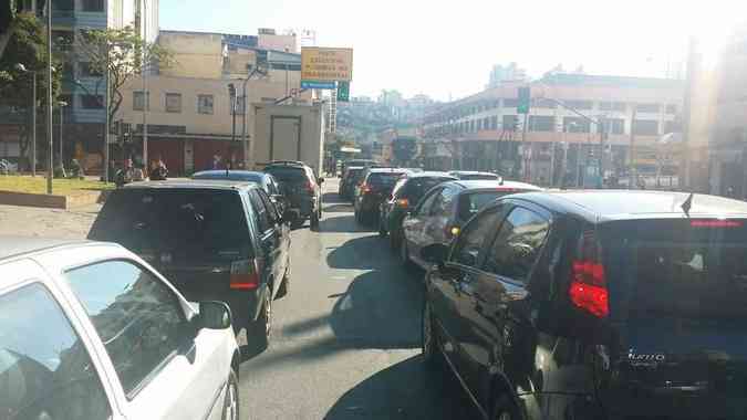 Motoristas tiveram que ter pacincia ao passar prximo ao terminalPaulo Filgueiras/EM/D.A.Press