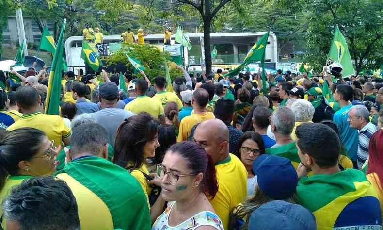 Manifestantes insatisfeitos com eleio do presidente Luiz Incio Lula da Silva (PT)