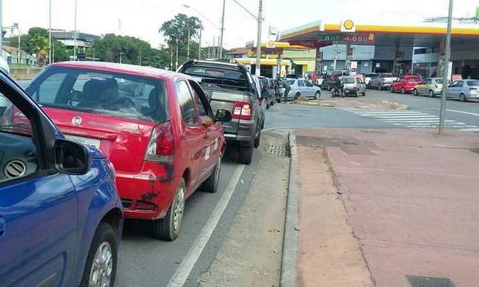 Os preços da gasolina foram impulsionados pelo desabastecimento gerado com a greve(foto: Jair Amaral / EM / D.A.Press) Os preços da gasolina foram impulsionados pelo desabastecimento gerado com a greve(foto: Jair Amaral / EM / D.A.Press)