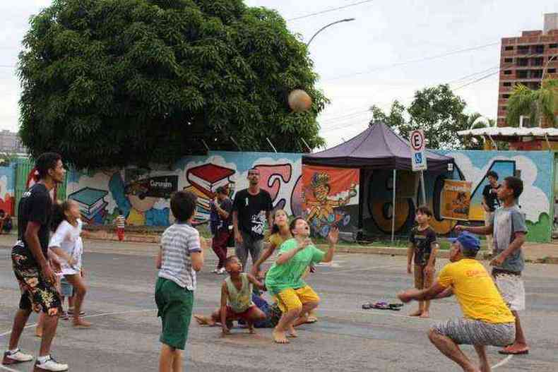 Pinturas, massas de modelar, pique-esconde e bola são algumas das atividades que fazem parte da rotina dos pequenos(foto: Filipe Lopes/Divulgação Curumim Cultural)