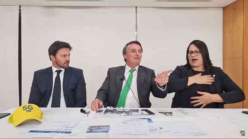 Presidente Jair Bolsonaro na live desta quinta-feira (4/11)