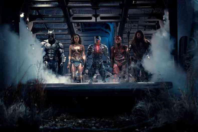Na histria, a Liga da Justia, formada por Batman, Super-Homem, Mulher-Maravilha, Flash, Aquaman e Ciborgue, precisa combater o vilo intergaltico Steppenwolf para salvar a Terra(foto: Warner/Divulgao)