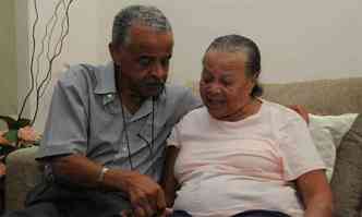 Walter com dona Dlia: mensagem de amor que no depende de olhos ou ouvidos(foto: Marcos Vieira/EM/DA Press)