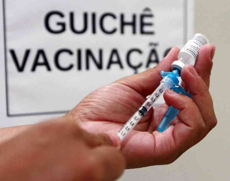 Os adolescentes de 12 a 17 anos com comorbidades ou com deficiência permanentes serão vacinados com o imunizante da Pfizer(foto: Prefeitura de Betim/Divulgação)