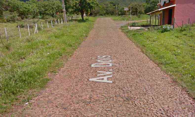 Crime aconteceu no Bairro Vivendas Santa Mnica, em Igarap, na Grande BH(foto: Reproduo/Google Street View)