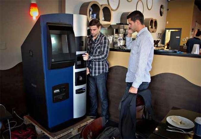 Em Vancouver, os bitcoins são aceitos por 15 estabelecimentos, de cafés a empresas de paisagismo. A moeda é cada vez mais comum em cidades como Berlim e São Francisco. Também é aceita por empresas de internet, como a Wordpress.(foto: REUTERS/Andy Clark) Em Vancouver, os bitcoins são aceitos por 15 estabelecimentos, de cafés a empresas de paisagismo. A moeda é cada vez mais comum em cidades como Berlim e São Francisco. Também é aceita por empresas de internet, como a Wordpress.(foto: REUTERS/Andy Clark)