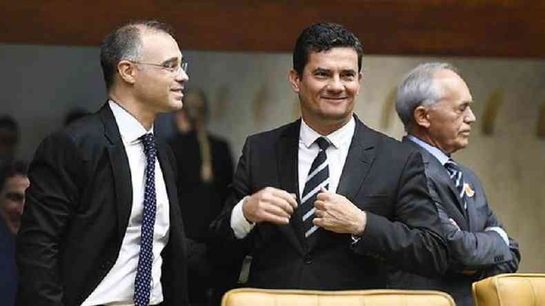 Sergio Moro e André Mendonça passaram trocar farpas após ex-juiz deixar governo Bolsonaro