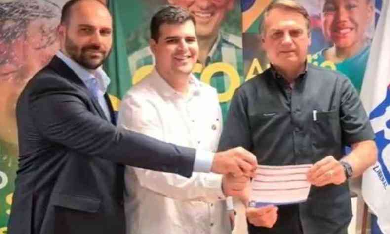 Eduardo Bolsonaro, Bruno Engler e Bolsonaro posam para fotos