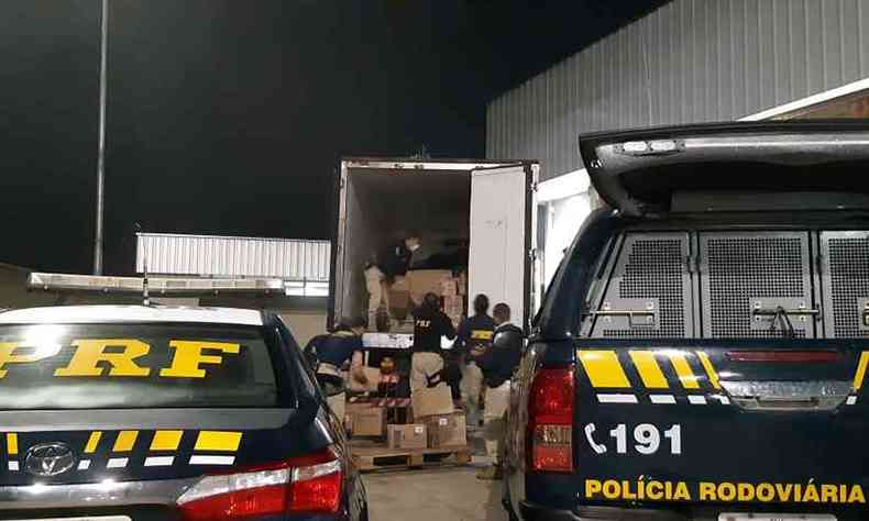 Drogas estavam escondidas em 120 caixas de papelo(foto: PRF/Divulgao)
