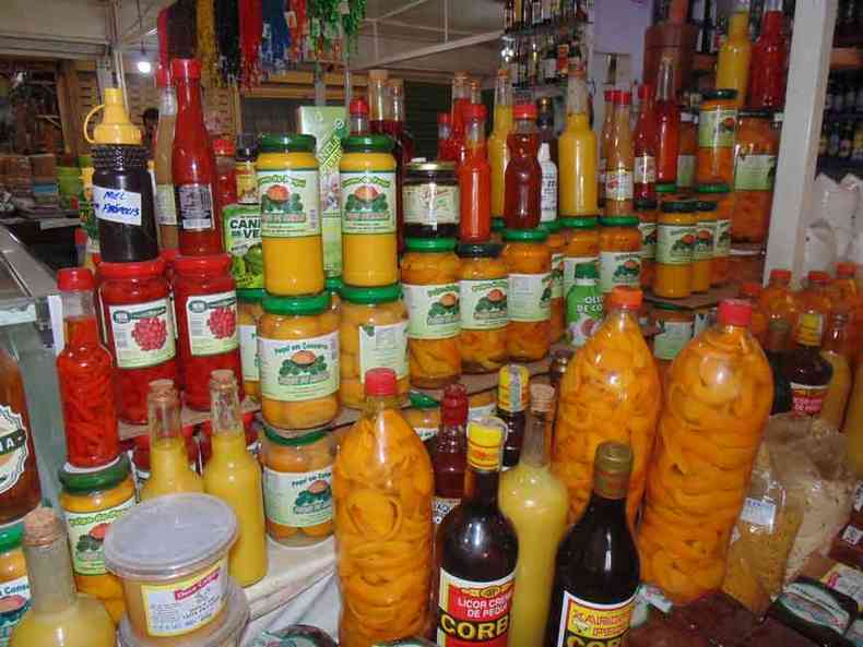 Oferta de derivados em mercado de Montes Claros mostra inovao, com leo, licor, pastas, cremes, molhos e castanha, entre outros itens