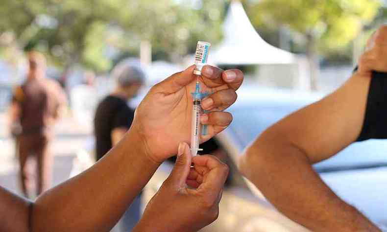 Em BH, quase 930 mil pessoas j tomaram ao menos uma dose da vacina contra a COVID-19(foto: Edsio Ferreira/EM/D.A Press)
