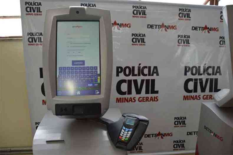 Totens para o pagamento com carto sero instalados em todas as unidades do Detran de Minas Gerais e nas UAIs(foto: Polcia Civil/Divulgao)
