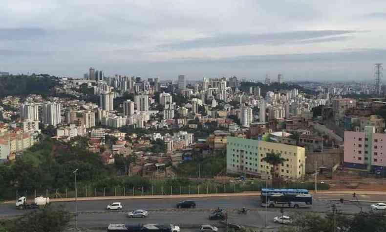 BH amanhece com cu nublado e as temperaturas diminuem .(foto: Edesio Ferreira/EM D.A Press)