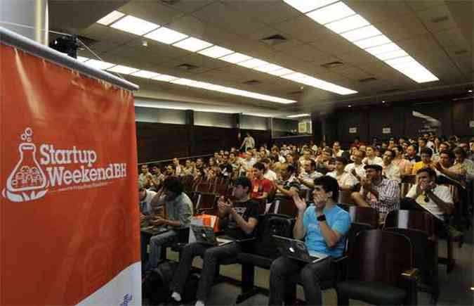 Startup Weekend rene 140 jovens no auditrio do Ibmec, em Belo Horizonte, neste fim de semana (foto: Jair Amaral/EM/D.A Press)