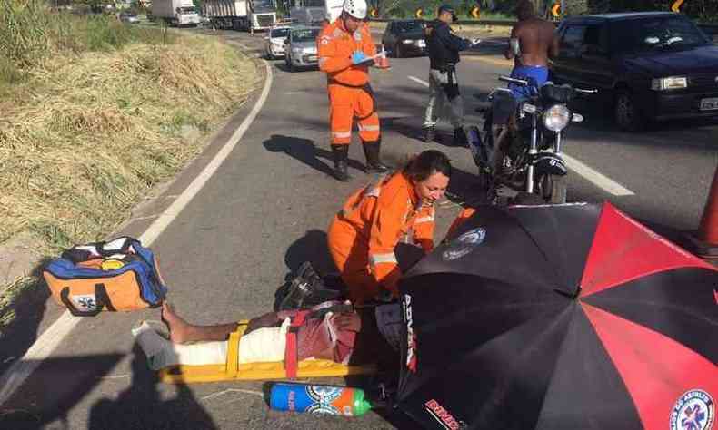 Voluntrios trabalham nos fins de semana e feriados para atender feridos em acidentes(foto: Reproduo/Facebook)
