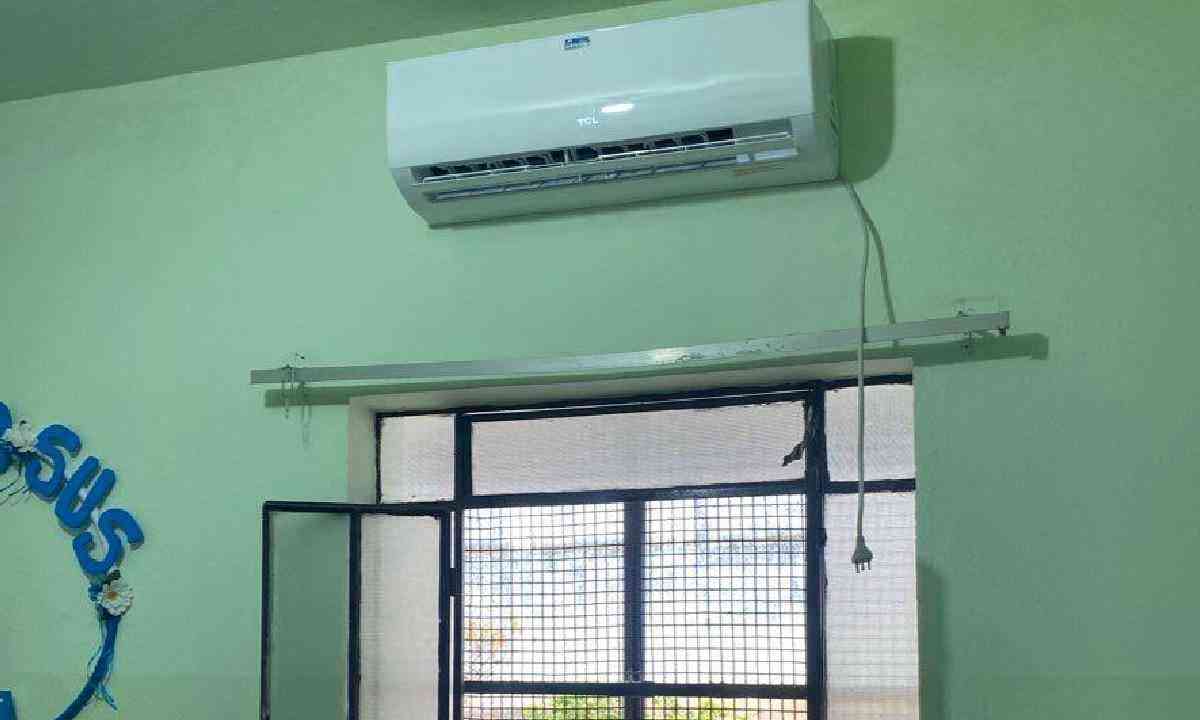 Ar-condicionado é instalado em posto de saúde sem capacidade elétrica