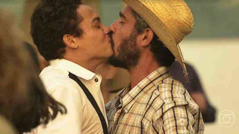  Zaquieu e Zoinho se beijaram na festa de casamento triplo em Pantanal