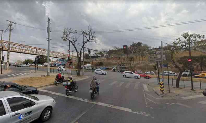 Motorista bateu aps furar sinal vermelho(foto: Reproduo/Google Street View)