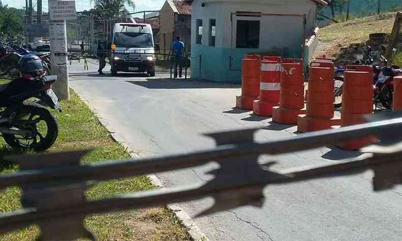 Movimentao na Penitenciria Nelson Hungria na manh desta quarta-feira(foto: Jair Amaral/EM/DA Press)