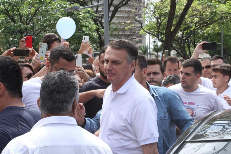 Bolsonaro chega à Praça da Liberdade para a marcha contra a descriminalização do aborto (foto: Edésio Costa/EM/D.A. Press) Bolsonaro chega à Praça da Liberdade para a marcha contra a descriminalização do aborto