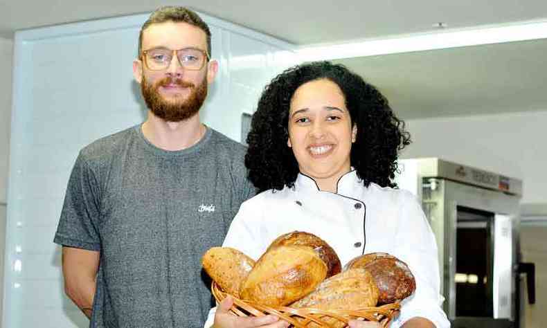 Os amigos Cristiano Souza e Luiza Oliveira defendem o consumo de alimentos menos processados e mais ntegros(foto: Leandro Couri/EM/D.A Press)