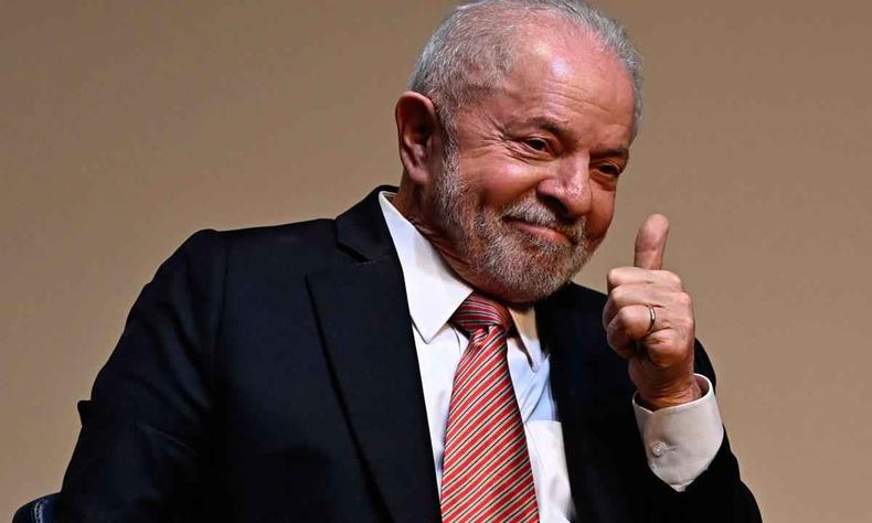 Lula tem se emocionado ao ponto de chorar quando se refere às imensas populações pobres que mal têm renda suficiente para fazer três refeições todos os dias(foto: MAURO PIMENTEL/AFP) Lula tem se emocionado ao ponto de chorar quando se refere às imensas populações pobres que mal têm renda suficiente para fazer três refeições todos os dias